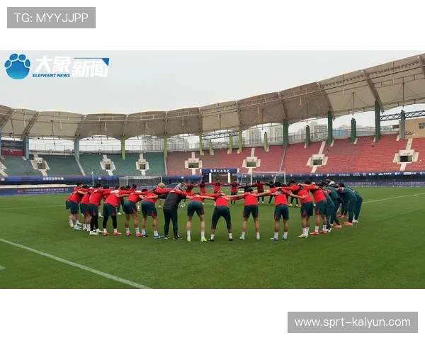 足球赛场安全措施升级，应对极端天气预案