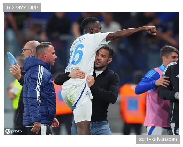 科莫定位球得分占比43%，法布雷加斯战术体系受关注